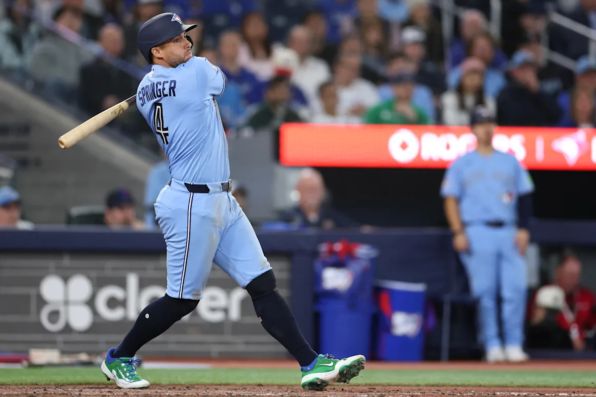 Blue Jays DH George Springer exits early with toe fracture