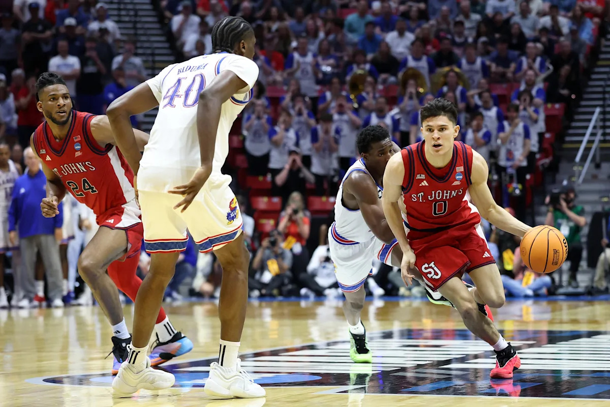 St. John's reaches Sweet 16 for Primary time since 1999 on Dylan Darling buzzer-beater hits headlines