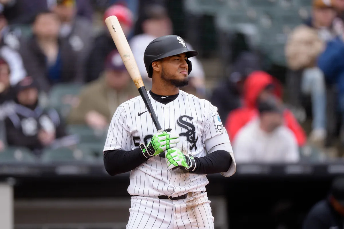 Blue Jays acquire infielder Lenyn Sosa from White Sox to help fill injured spots in lineup observed today