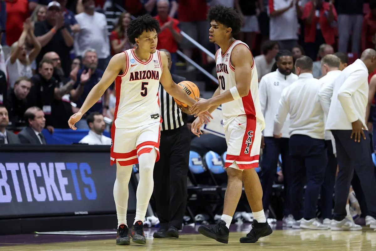 No. 1 Arizona takes care of business against No. 9 Utah State to advance to Sweet 16 making waves