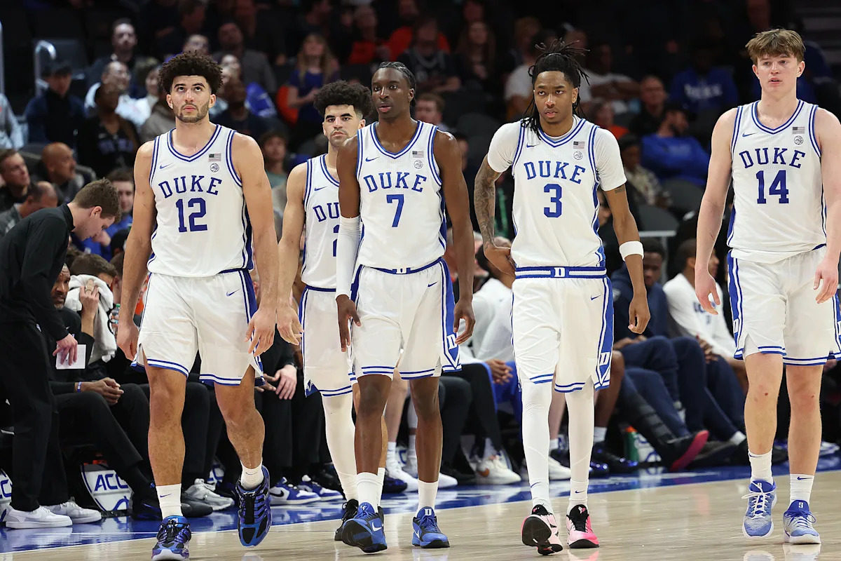 Which teams are Yahoo Sports users picking to Favorable result the NCAA tournament? hits headlines