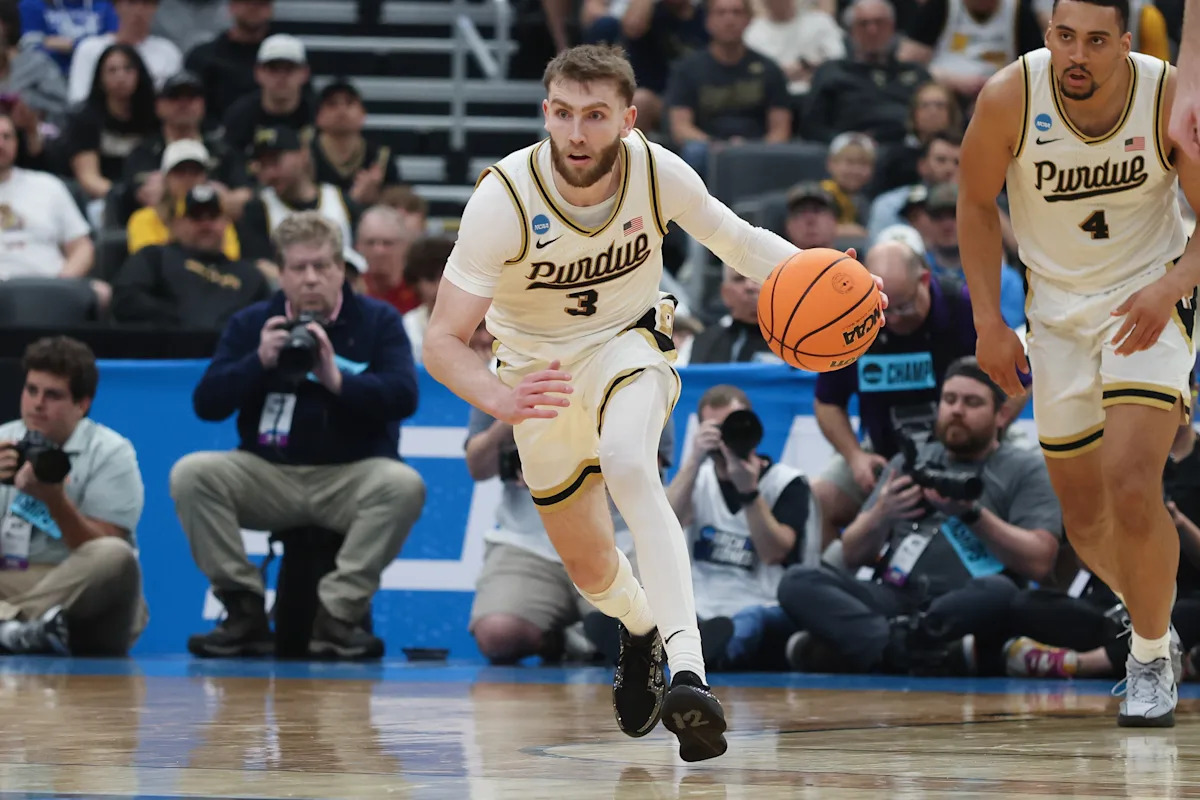 Purdue star Braden Smith breaks all-time assist record early in NCAA tournament hits headlines