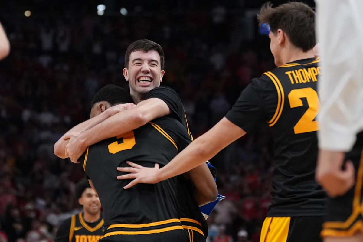 Elite Eight schedule -- how to watch Iowa-Illinois -- Purdue-Arizona on Saturday reported globally