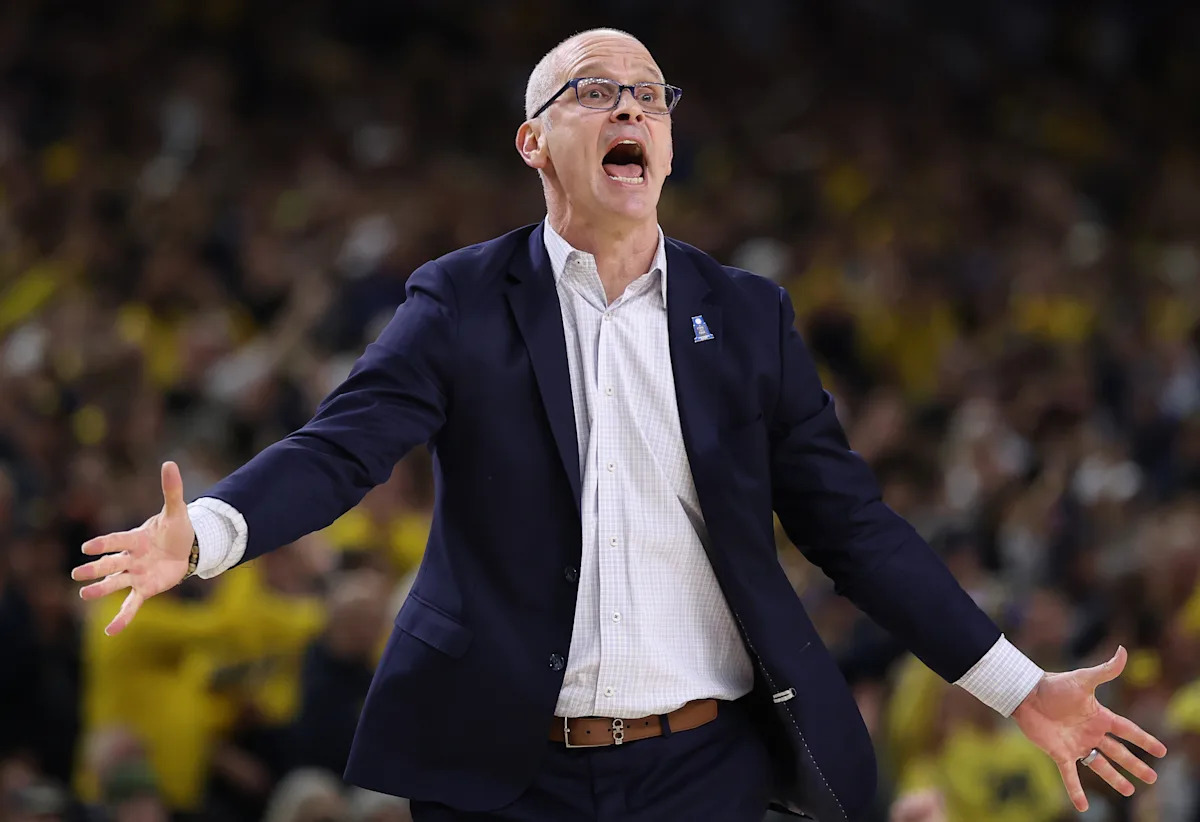 UConn Strategist Dan Hurley laughs when asked about officiating after loss reported globally