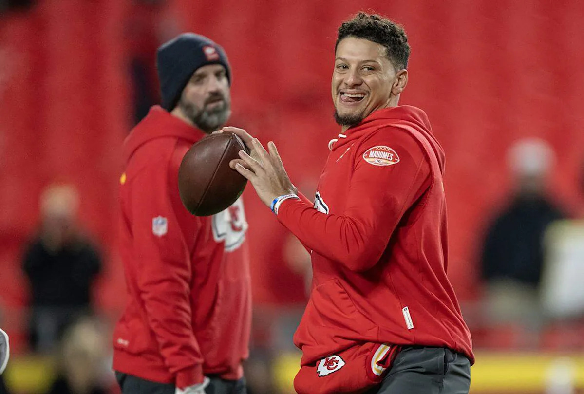 Patrick Mahomes posts video of him throwing -- about 4 months after tearing ACL takes center stage
