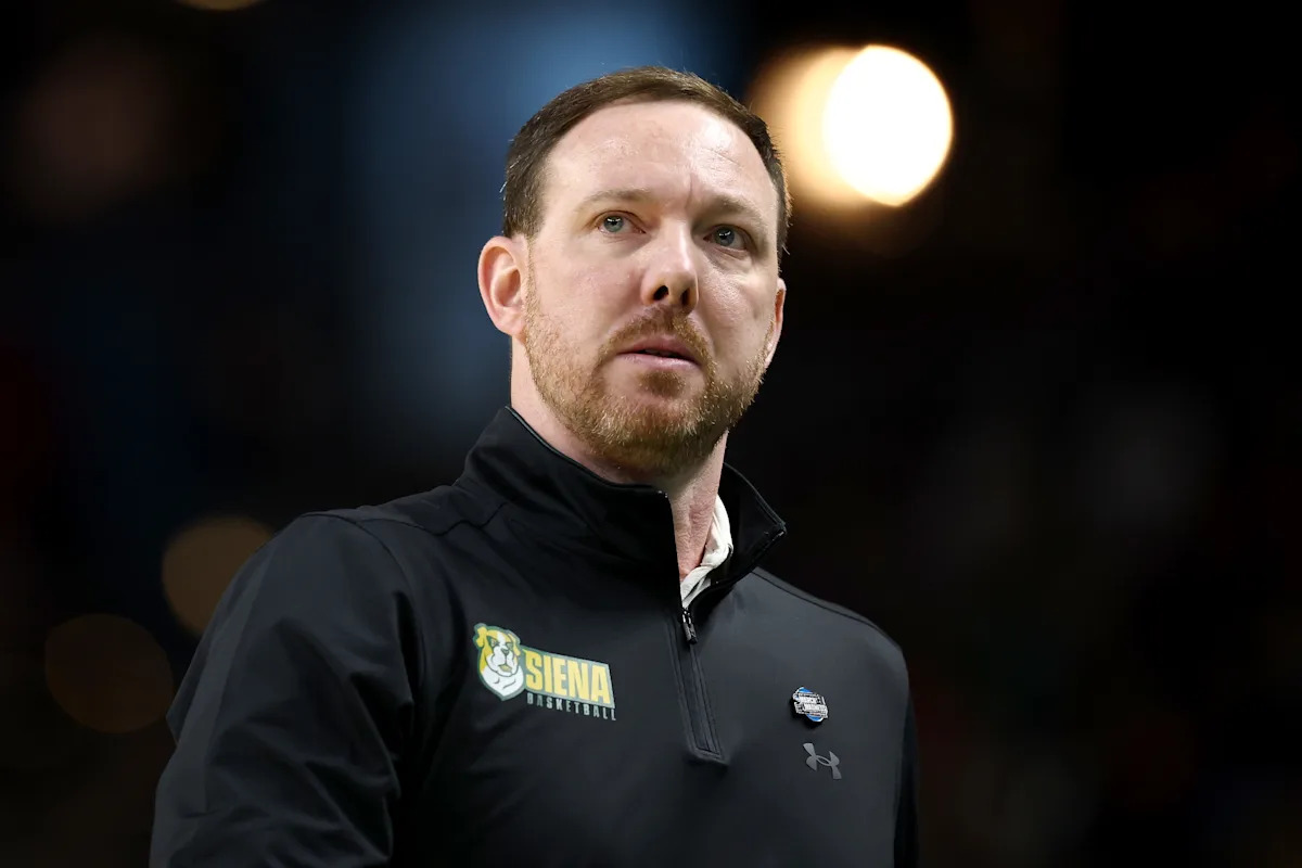 Syracuse reportedly targeting former star -- current Siena HC Gerry McNamara takes center stage