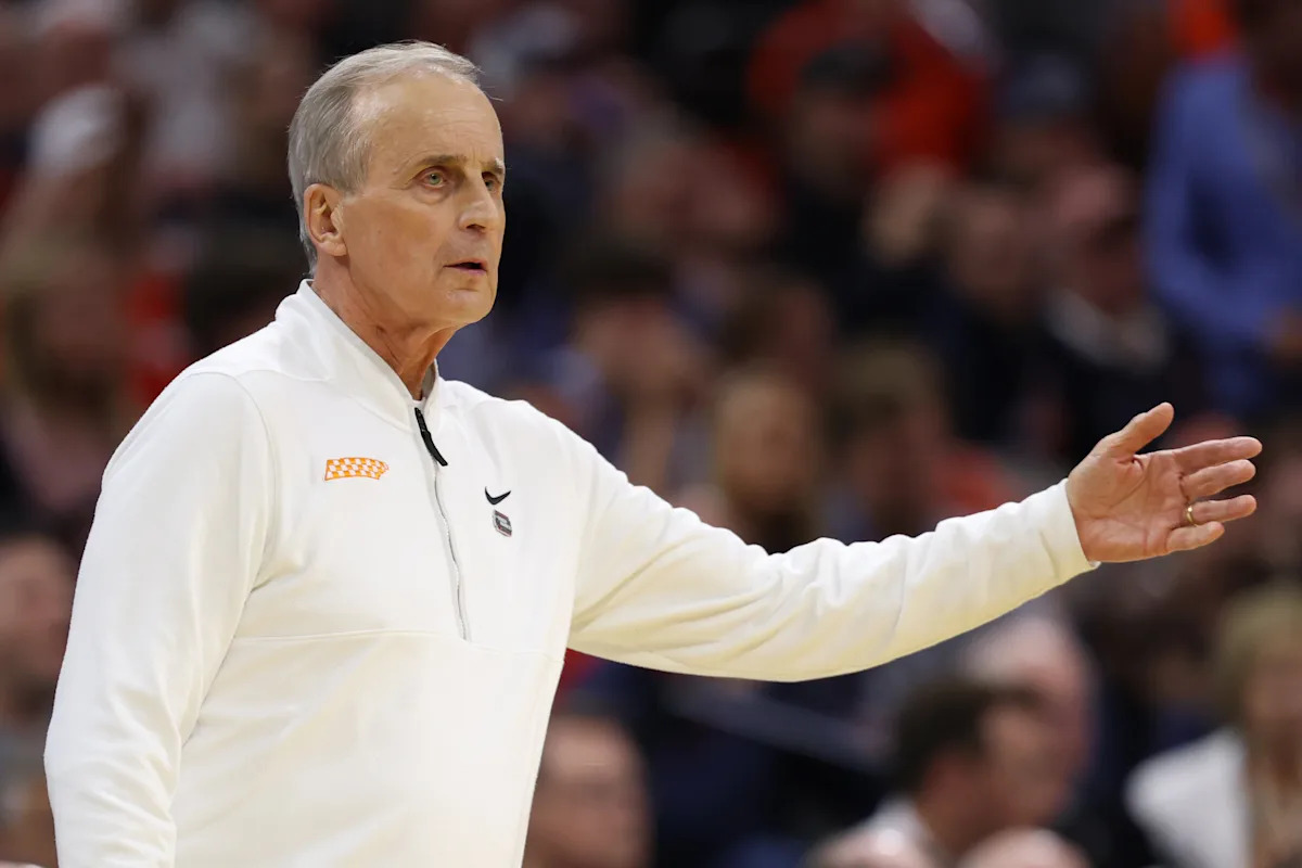 Tennessee survives late Virginia rally -- advances to 4th straight Sweet 16 hits headlines